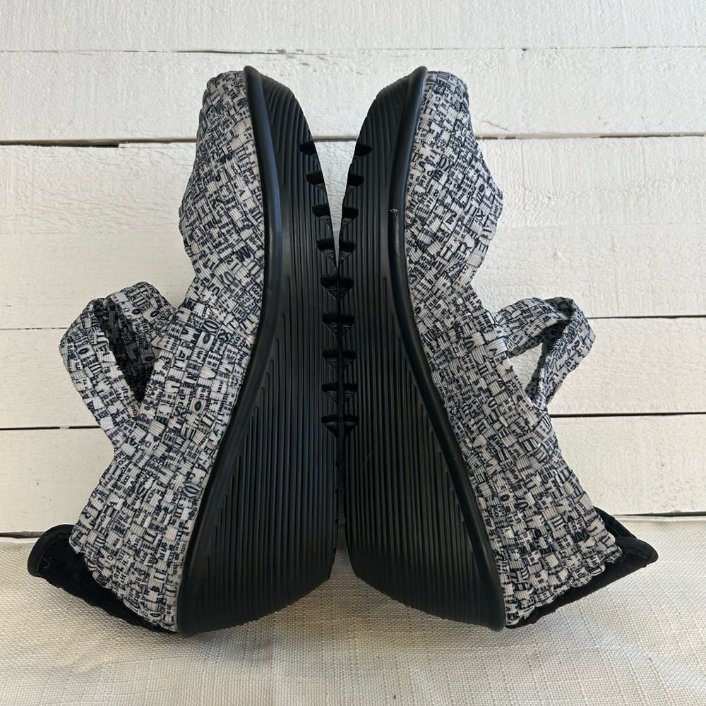 bernie mev. Lulia Newsprint Black White Woven Shoes wedge size 41